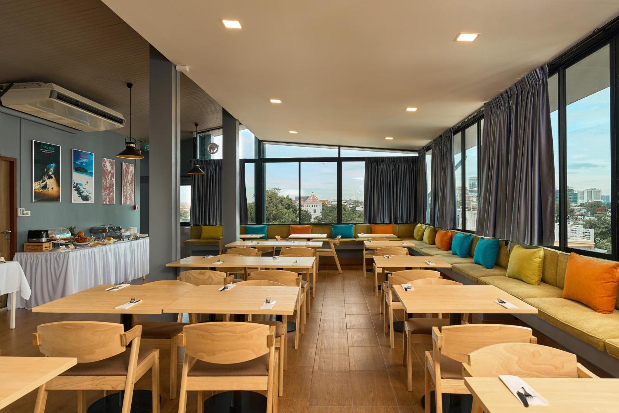 Red Door Samsen Hotel, Бангкок Екстер'єр фото