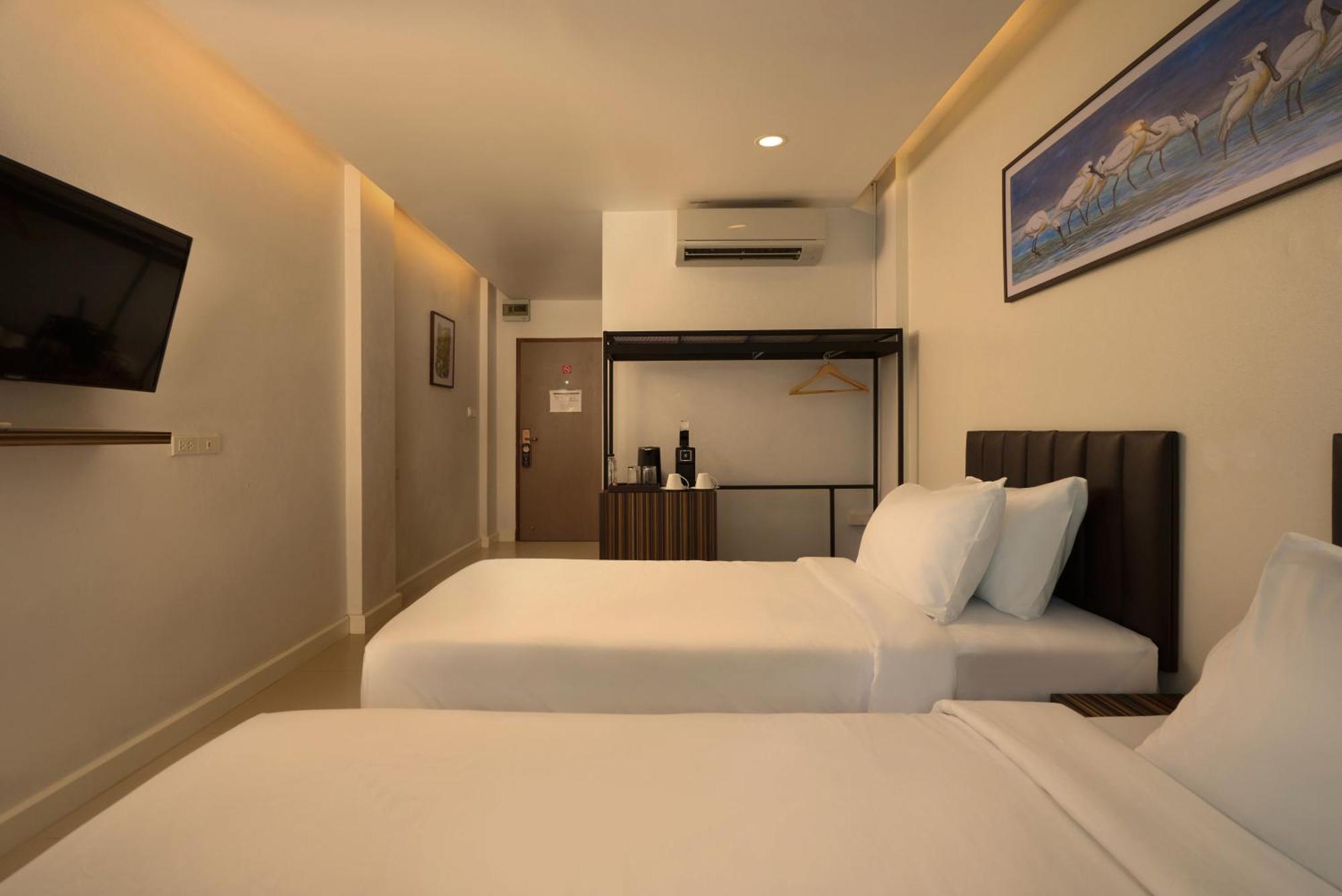 Red Door Samsen Hotel, Бангкок Екстер'єр фото